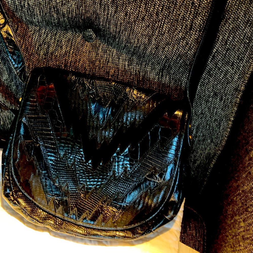 Black Sharif shoulder bag.